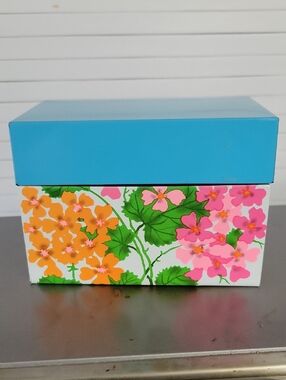 Ohio Art Retro Floral 3x5 Metal Receipe Box With Cards And Tabbed Dividers.